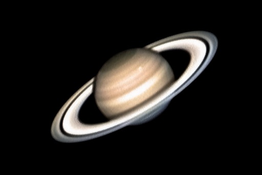 فلكية جدة : ” ملك الحلقات ” بالقرب من الأرض غدا