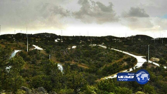 بالصور ..هطول أمطار على منطقة عسير