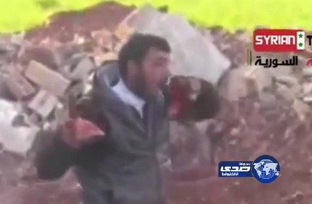 بالفيديو.. المعارضة السورية تندد بمقطع «قتل جندي نظامي وأكل قلبه» المنسوب لها