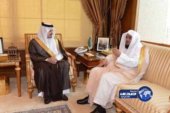 أميرعسير يطلع على التقرير السنوي لجمعية البر بأبها