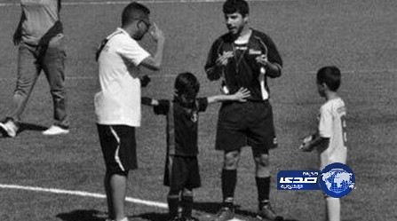 طفل عمره 5 أعوام يلقن الكبار درساً في الأخلاق