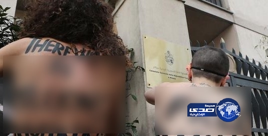 إيقاف ناشطات من “فيمن” قمن بتعرية صدورهن أمام محكمة تونس