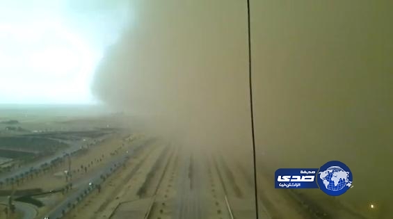 بالفيديو.. موجة غبار شديدة تعرضت لها الرياض اليوم