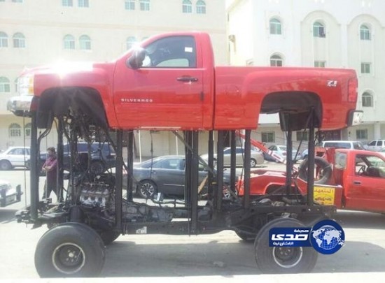 بالصور.. مرور مكة يوقف مركبتين حولهما أصحابهما لـ شاحنات