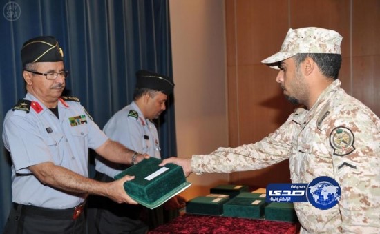 مدرسة سلاح الإشارة بالحرس الوطني تخرج عددا من دورات مشغل الهاتف اللاسلكي