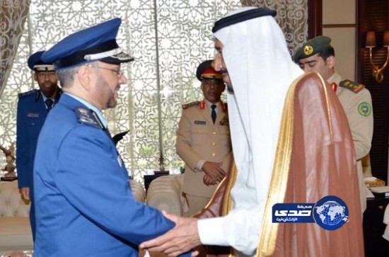 ولي العهد يقلد قائد القوات الجوية رتبته الجديدة