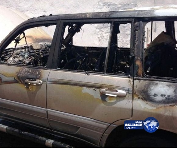 امرأة متنكرة بزي رجل تشعل النار في سيارة بتبوك