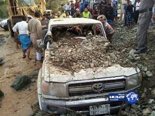 بالصور .. سيول الريث تحاصر نجل أمير جازان