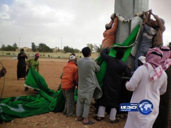 تتمزق ثاني أطول علم بالمملكة خلال أسبوع ..ونزاهة” تحقق”