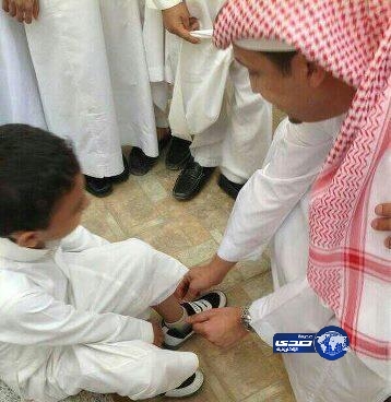 بالصور .. تواضع “الأمير فهد بن خالد” يثير إعجاب رواد تويتر