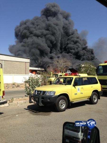 الصحافة الأن .. نشوب حريق بمستودعات جنوب جدة