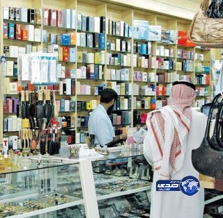 ضبط مصنع يروج لعطورات بشعار “صنع في فرنسا”