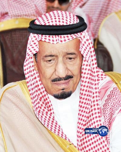 ولي العهد يؤدي صلاة الميت على الأمير محمد بن عبدالله بن جلوي