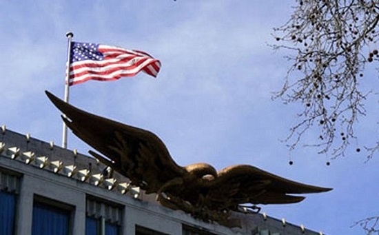 واشنطن تسمح لموظفين بسفارتها في القاهرة بالمغادرة