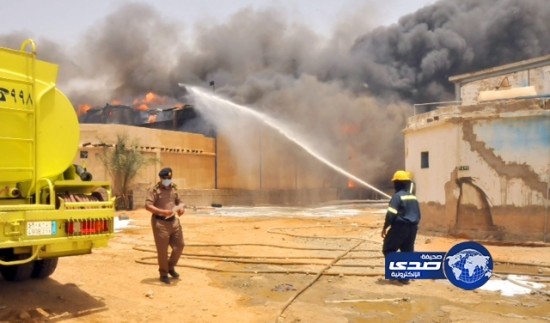 حريق في مستودع دهانات طلاء سيارات بمكة يأتي عليه بالكامل