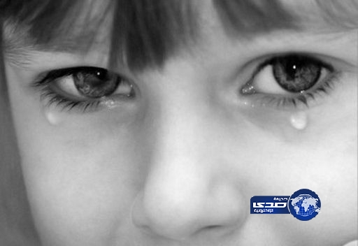 يغتصب طفلته بمساعدة أمها