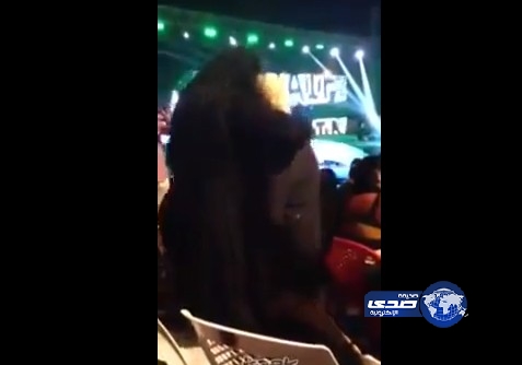 انهيار “مجنونة هيفاء” فور صعودها على المسرح