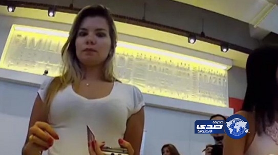 بالفيديو.. مطعم يقدم وجبات مجانية للجميلات