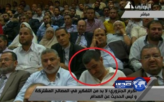 بالفيديو.. أنصار&#8221;مرسي&#8221; يستغرقون في النوم خلال مؤتمر سد النهضة