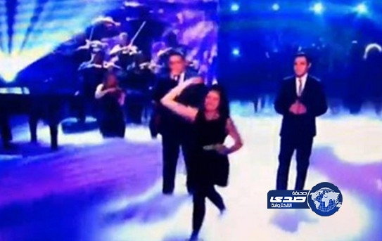 بالفيديو.. إلقاء البيض على سايمون كاول في نهائي ” Britain’s Got Talent”