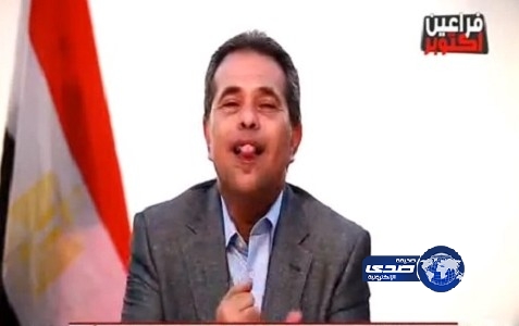 بالفيديو .. توفيق عكاشة يظهر مجدداً ويخرج لسانه لمرسي