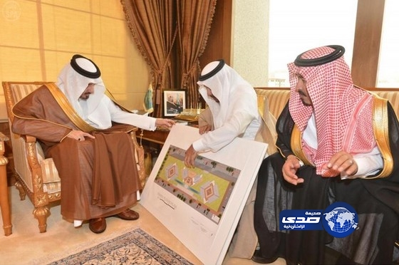 امير عسير يطلع على تصاميم مبنى الغرفة التجارية بخميس مشيط