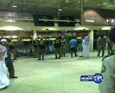 عمالة مصرية بمطار الرياض تهتف تأييداً لمرسي وقوة المهمات تسيطر عليها