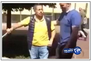 “فيديو مسرب” لـ”جورج وسوف” وهو يسير بصعوبة داخل حديقة المستشفى ببرلين