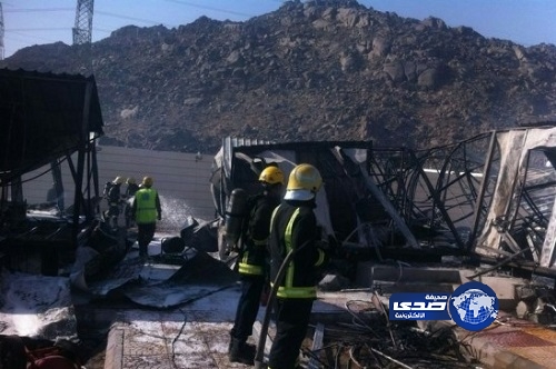 بالصورة – احتراق 12 بركس لسكن عمال شركة صينية عاملة بقطار المشاعر