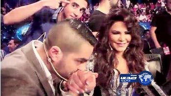 قبلة “حسن الشافعي” على يد أحلام .. تثير فضول رواد المواقع الاجتماعية