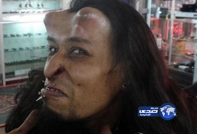 بريطاني يجري عمليات ” تقبيح ” ليتشبه بالشيطان!!