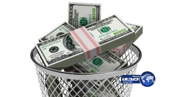 شرطة دبي تعيد 70 ألف دولار لزائرة بعد رميها في القمامة