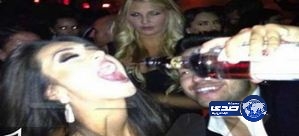 ملكة جمال عراقية تتناول الخمور في حفلة صاخبة