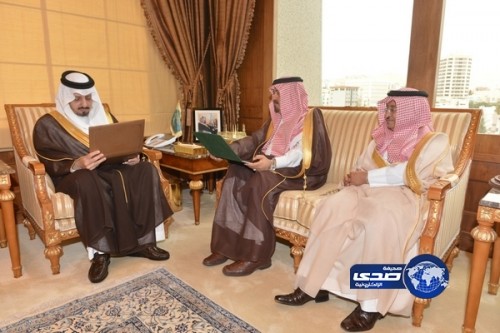 أمير عسير يؤكد أهميّة متابعة المسؤولين لتنفيذ المشاريع الحيويّة