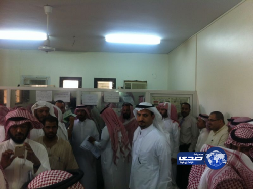 محافظ وادي الدواسر يفاجئ “الجوازات” بجولة تفقدية