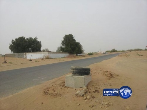 بطء تركيب أعمدة الإنارة يتسبب في إتلاف سيارات الصوالحة