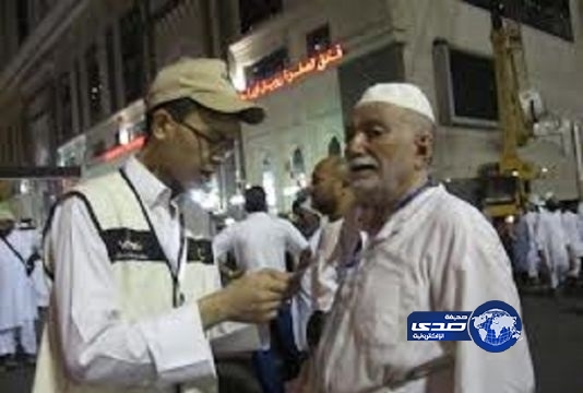 شاب يتسابقون لخدمة ضيوف الرحمن في أرض الحرمين