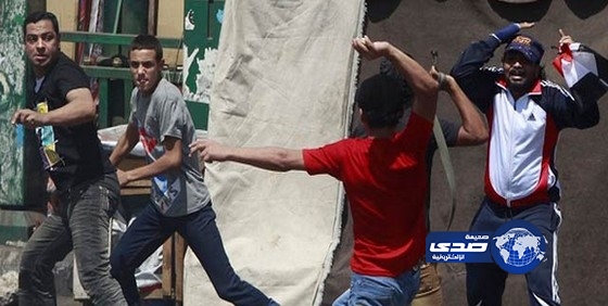 الأمن المصري يفض اشتباكات بين مؤيدي المعزول وثوار التحرير