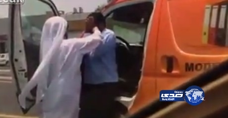 القبض على اماراتي اعتدى على هندي بالضرب