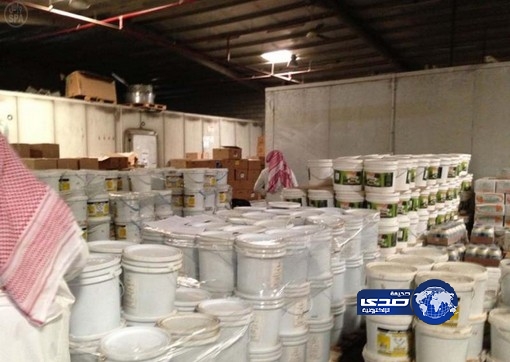 وزارة التجارة تتلف 12 ألف كيلو غرام من المواد الغذائية الفاسدة في مكة المكرمة