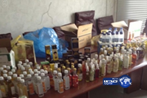 التجارة تتلف مواد مقلدة وخطرة من أسواق المزاحمية
