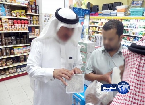 إغلاق ” 28 ” محلاً تجارياً لمخالفتها الاشتراطات الصحية بوسط الدمام
