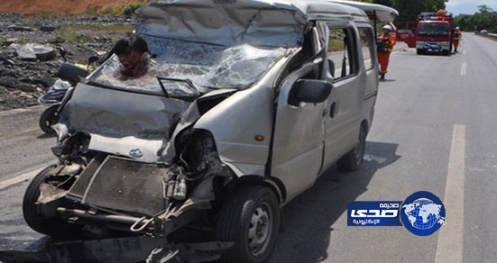 نجاة صينية علقت رأسها بزجاج سيارتها فى حادث