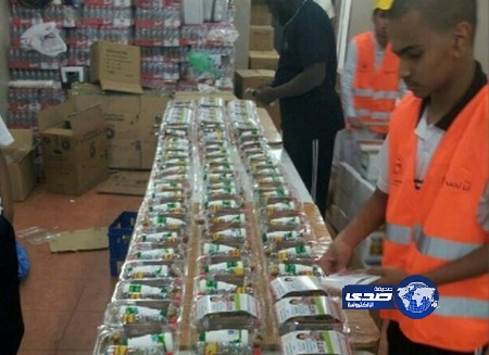 250 متطوع يشاركون مع المستودع الخيري بجدة لتفطير الصائمين في الطرقات