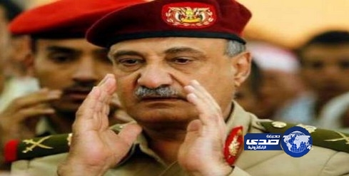 خلاف ومشادات كلامية بين وزير الدفاع اليمني ومستشارالقائد الاعلى بالأيدي