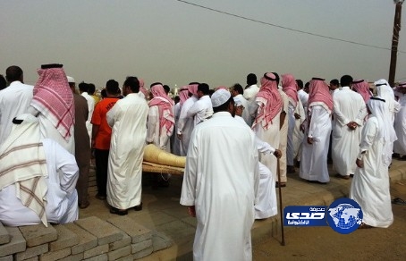 مئات المصلين يشيعون جنازة المربي الفاضل محمد الحكمي