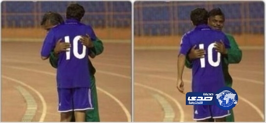 صورة معبرة .. محمد الشلهوب يحضن عامل نظافة