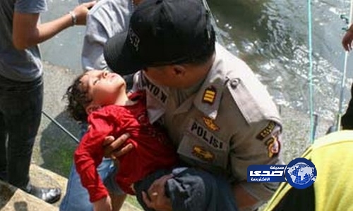 السلطات الاندونيسية تتمكن من انقاذ اكثر من مئة شخص غرقت سفينتهم قبالة سواحل جزيرة جاوا