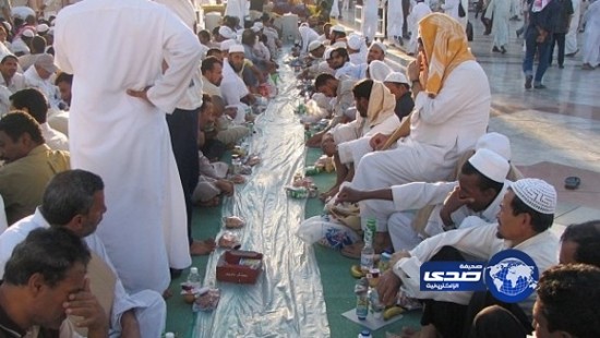 المسجد النبوي يستقبل الصائمين بـ100 ألف وجبة