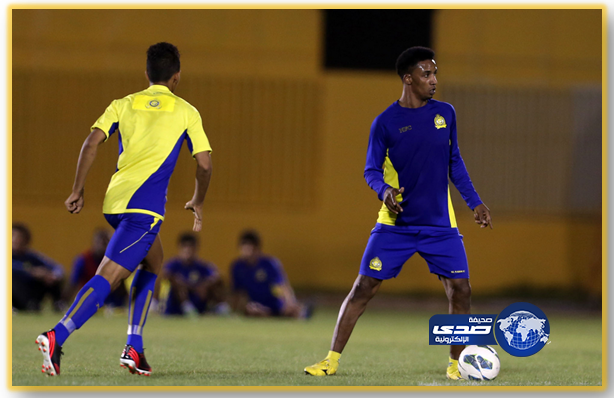 وسط حضور جماهيري نصراوي كبير الفريق يجري مناورة تكتيكية